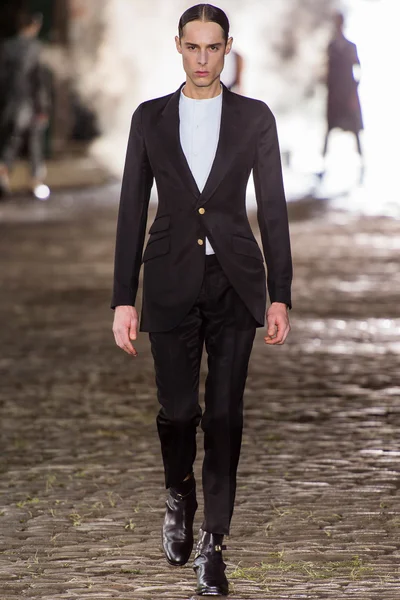 Look 26